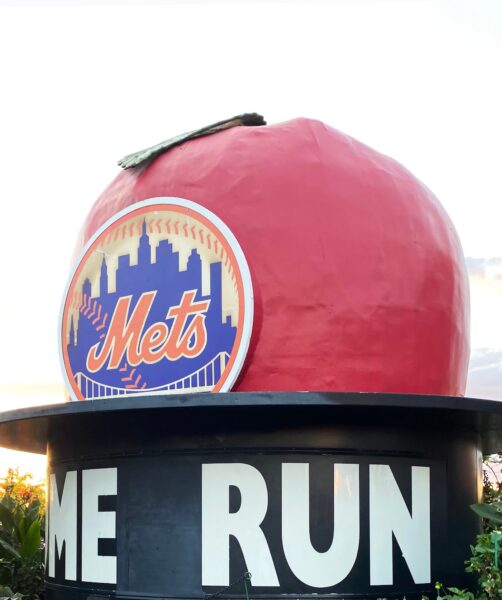 mets-apple--OUAT-sports-MLB